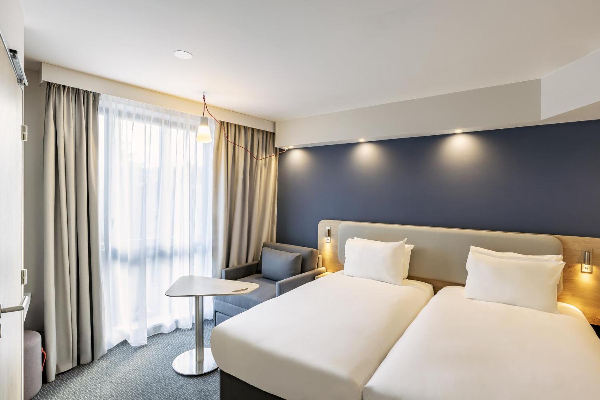 Holiday Inn Express Paris - Poissy By Ihg Екстериор снимка