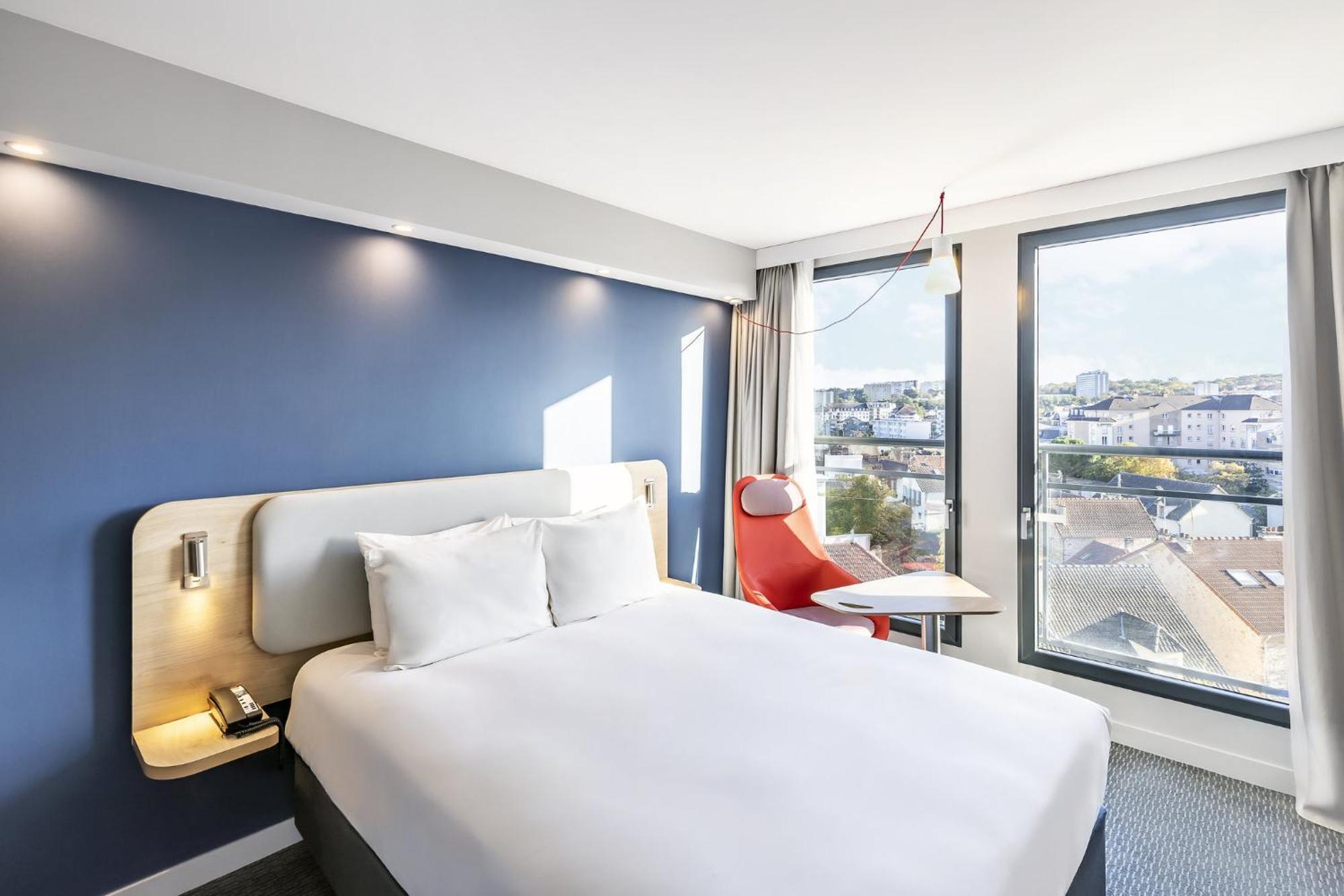 Holiday Inn Express Paris - Poissy By Ihg Екстериор снимка