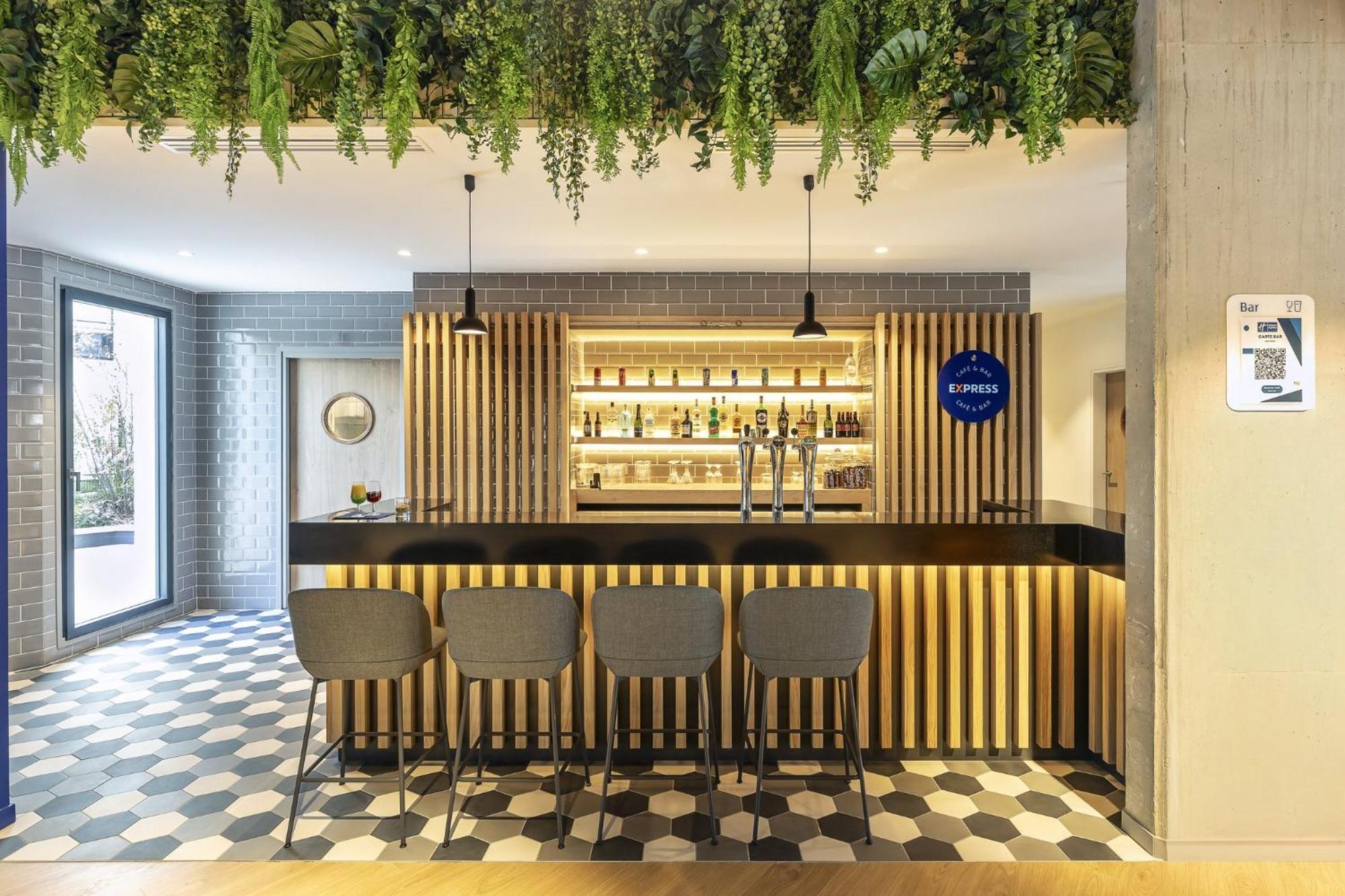 Holiday Inn Express Paris - Poissy By Ihg Екстериор снимка