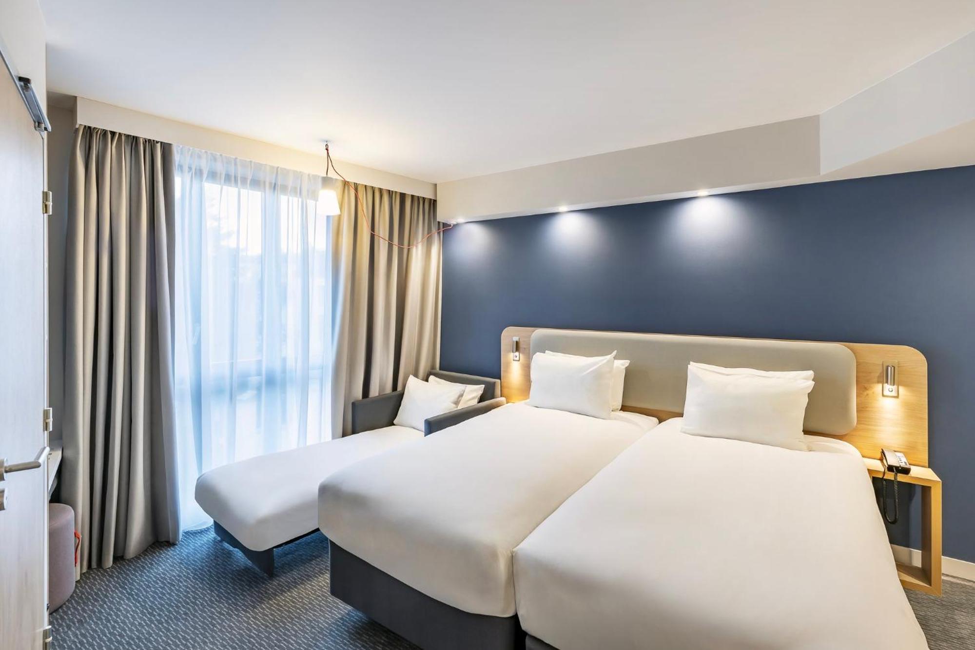 Holiday Inn Express Paris - Poissy By Ihg Екстериор снимка