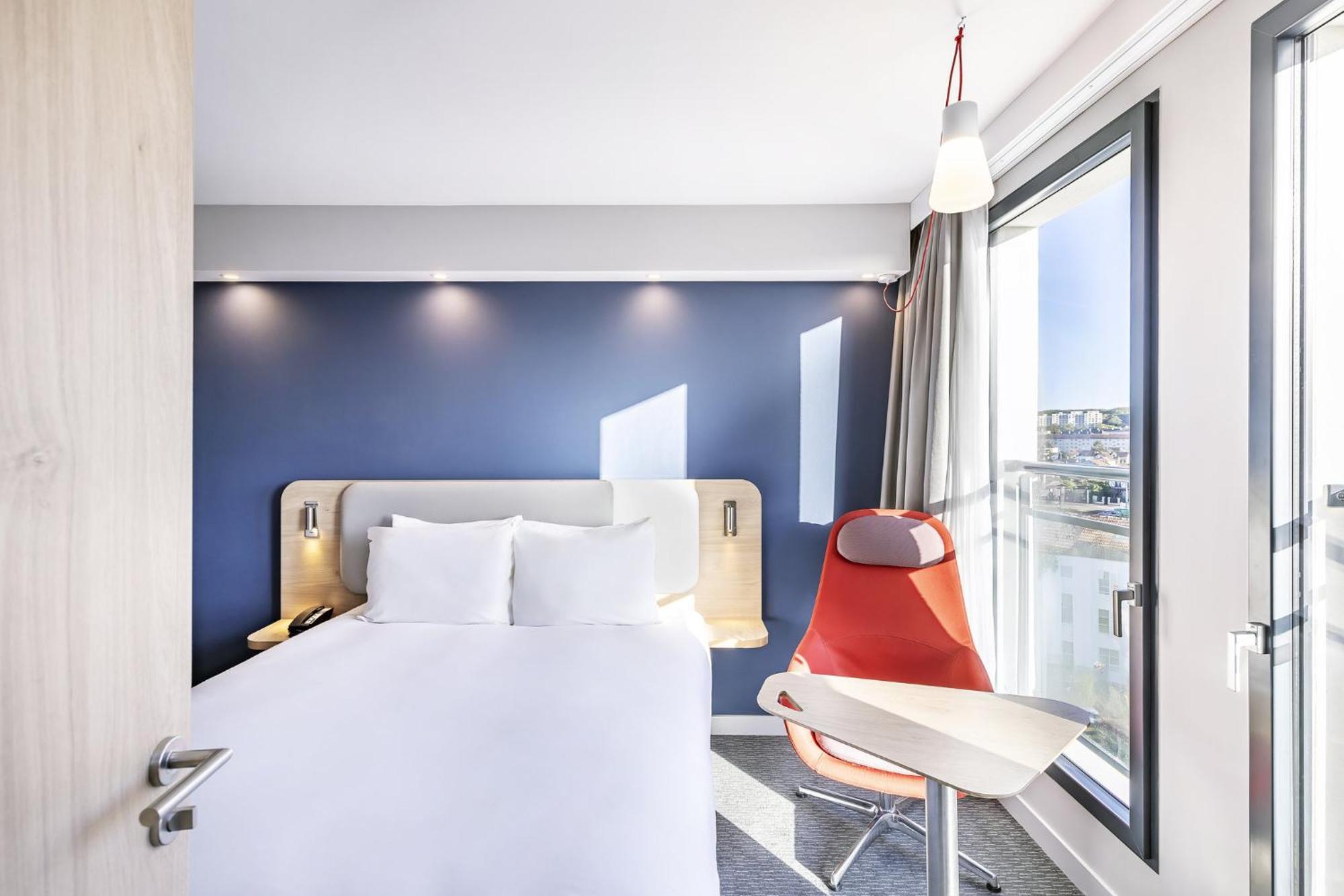 Holiday Inn Express Paris - Poissy By Ihg Екстериор снимка
